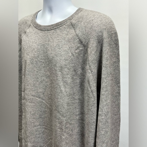 VINCE Men’s light gray wool Cashmere blend crew neck sweater size XXL. - Picture 2 of 13